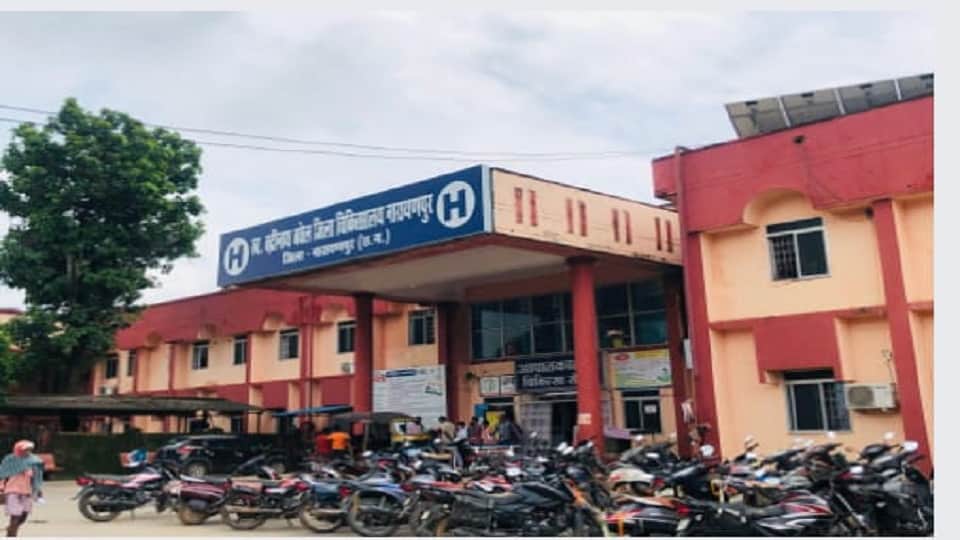 जिला अस्पताल में भर्ती घायल जवान