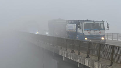 Weather Update: हाईवे पर दृश्यता शून्य, बर्फीली हवाएं चलने की संभावना, शीत लहर का प्रकाेप और बढ़ सकता Weather Update: Visibility is zero on the highway, icy winds are expected, cold wave is likely to intensify