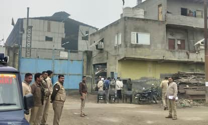 worker died after crane hook broke and fell on his head