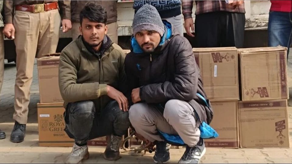 mainpuri news liqer smugling