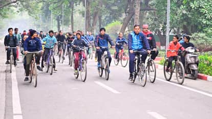 Sunday on Cycles Varanasi residents spread message of Fit India sports enthusiasts gathered