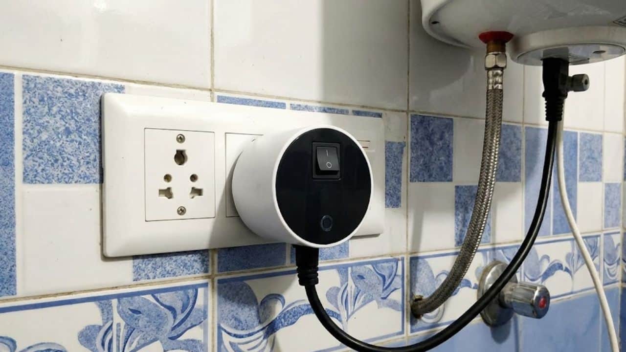 how smart plug reduces electricity wastage saves power