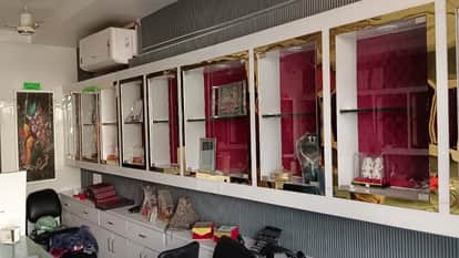 Gold and silver jewellery stolen by cutting the wall of a jewellery showroom in Haldwani