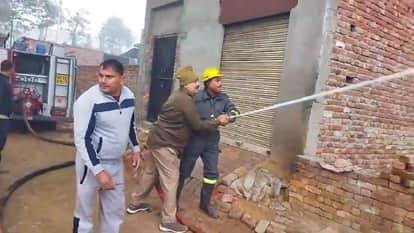 Muzaffarnagar: Massive fire in waste oil warehouse, loss worth lakhs feared, many fire engines were involved.