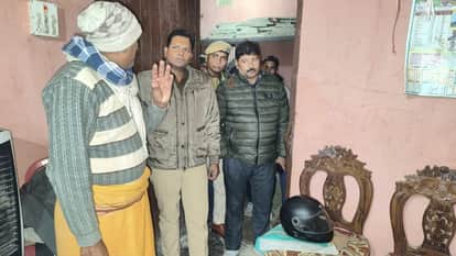 Bihar Crime Saran Police: Criminals looted Rs 30 lakh from the house of former BDC by showing weapons.