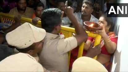 Tamil Nadu thiruparankundram santhanakoodu flag hoisting protest sikandar dargah karthigai deepam controversy