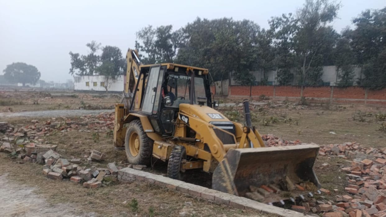VDA demolished illegal plotting on 100 bighas of land in single day in Varanasi