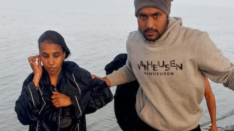 Suicide Case : जेपी सेतु से गंगा में युवती ने लगाई छलांग, एसडीआरएफ के जवान ने बचाई जान