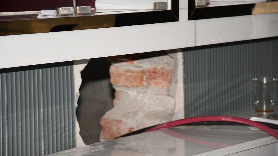 Gold and silver stolen by cutting the wall of a jewellery showroom in Haldwani