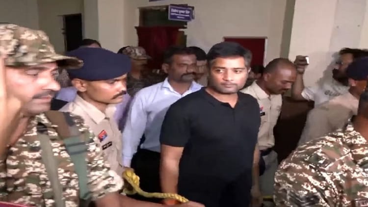 छत्तीसगढ़ शराब घोटाला: चैतन्य बघेल को मिले 200 से 250 करोड़ रु, ईओडब्ल्यू और एसीबी का दावा, 8वां चालान पेश