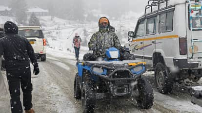 Tourists from across the country are reaching Kashmir to enjoy the weather.