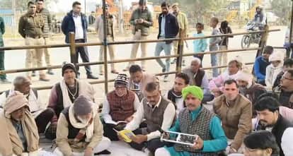 Farmers Stage Unique Protest on Gwalior Highway Recite Sundarkand to Highlight 7 Demands