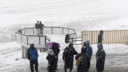 Tourists from across the country are reaching Kashmir to enjoy the weather.