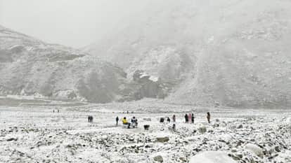 chances of a white Christmas in Himachal are low this year Darcha-Shinkula road is closed after snowfall