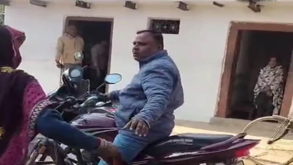 Maihar News: Guest Teacher at Government School Accused of Molesting Young Woman,Mother Thrashes Him in Public