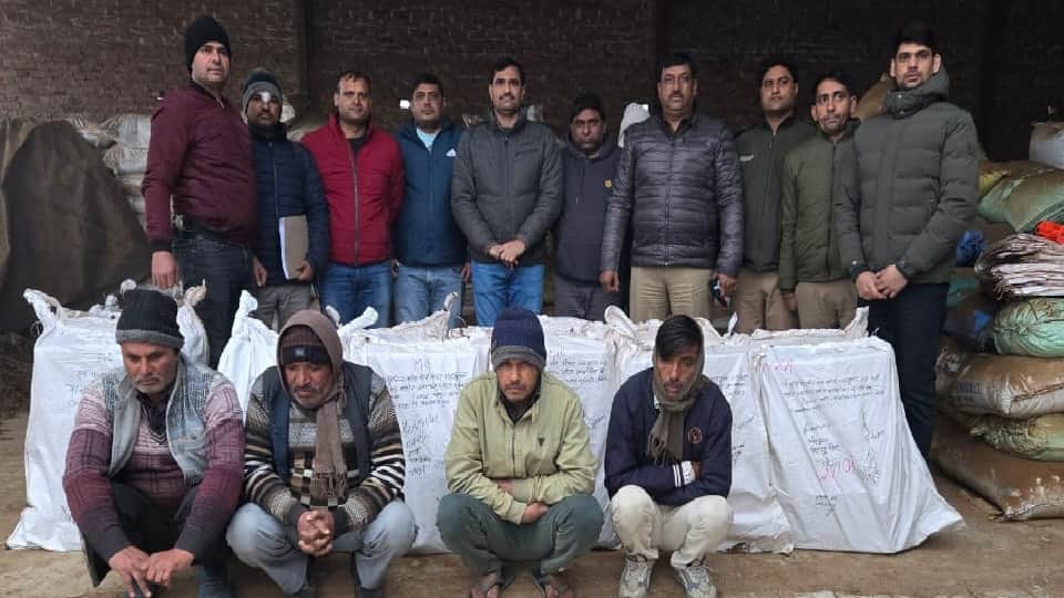 पुलिस गिरफ्त में आरोपी