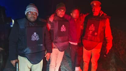 Bhadohi Police Encounter Two criminal including one carrying reward of 25,000 rupees arrested one shot