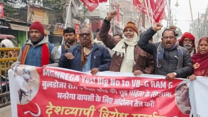 Bihar: Khet Mazdoor Union (Khegramas) protests against attempts to end MNREGA and against bulldozer actions.