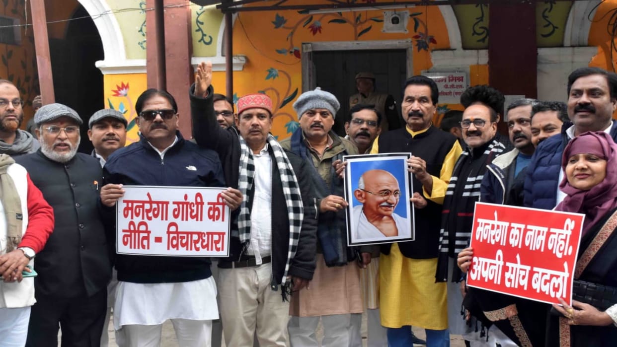 Congress workers furious over changing the name of MNREGA, protested at the district headquarters