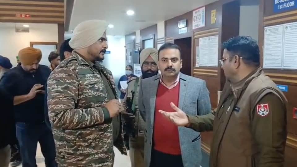 माैके पर पहुंची पुलिस