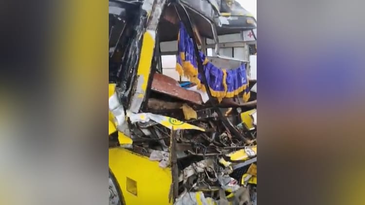 पंजाब में कोहरा: जालंधर में तेल टैंकर से टकराई दो बसें, मुक्तसर में यूनिवर्सिटी की बस दुर्घटनाग्रस्त