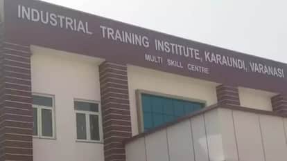 500 students receiving training using virtual reality in digital lab at Government ITI Karaundi in Varanasi