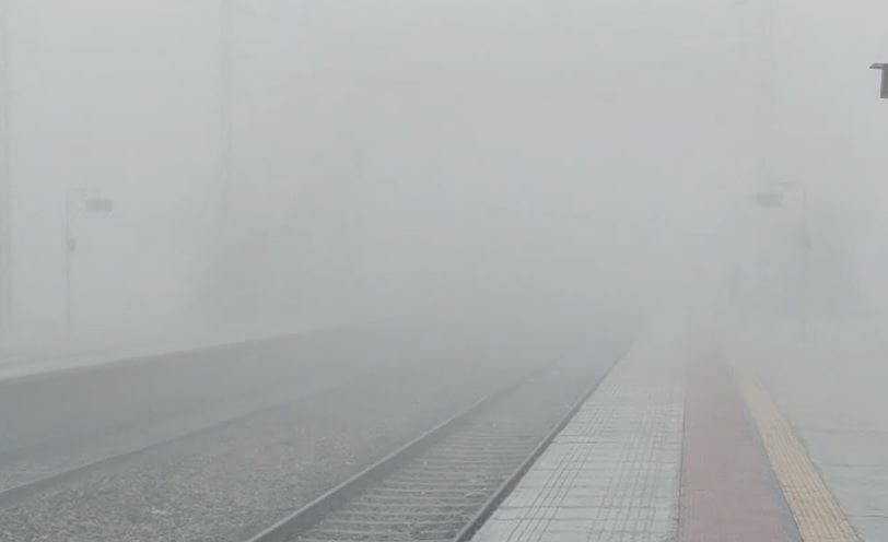 Jaipur News: Capital gripped by dense fog, visibility drops to 10 meters, people seek warmth around bonfires