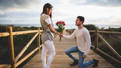 Shopping mall becomes wedding venue Boy proposes in front of everyone fills her hairline with a mangalsutra