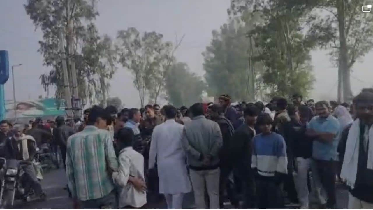 सड़क हादसे में तीन की मौत