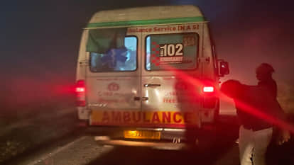 Kanpur: Speeding motorcycle crashes in dense fog, two youths killed on the spot, one injured