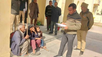 Uttarakhand: दिव्यांग दंपती से अभद्रता, सार्वजनिक नल से पानी लेने पर लगाई गई पाबंदी...तहसील पहुंचे गुहार लेकर Disabled couple mistreated banned from taking water from the tap Kalsi Vikasnagar Dehradun news in hindi