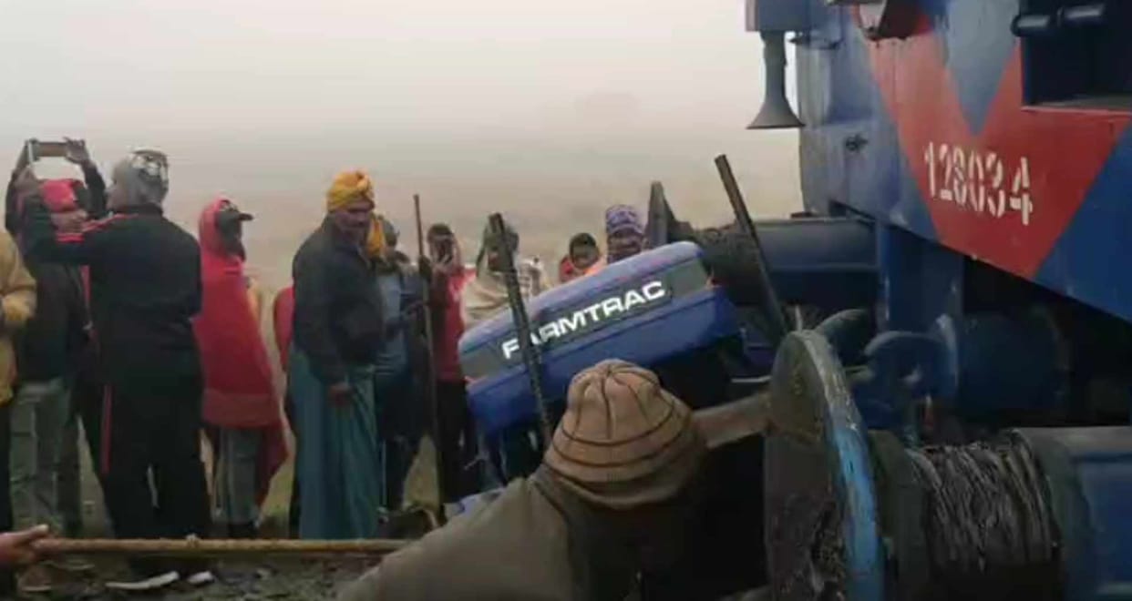 ara sasaram passenger train tractor collision railway crossing accident 500 meters dragged