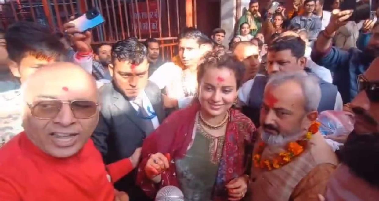 kangana ranaut baba baidyanath dham temple devghar shivling jalabhishek world welfare prayer