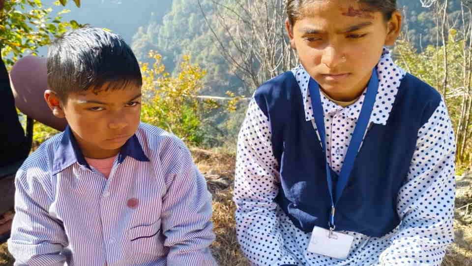 Chamoli News: bear dragged student from school premises but  Divya showed courage and pulled Aarav back