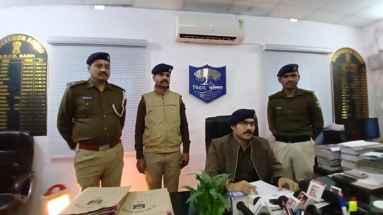 Bihar News: Beauty parlor owner attacked with acid over suspected affair; Patna police two women arrested