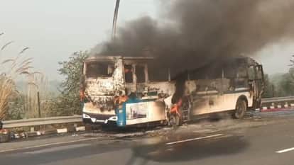 bus caught fire on Agra-Lucknow Expressway in Sirsaganj in Firozabad