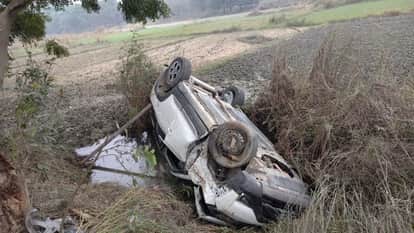 Bihar Accident: Car falls into a ditch while trying to avoid a nilgai (blue bull) in dense fog.
