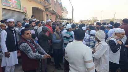 Four died in the accident: Car collided with a dumper filled with mud, empty dumper sent to the police station