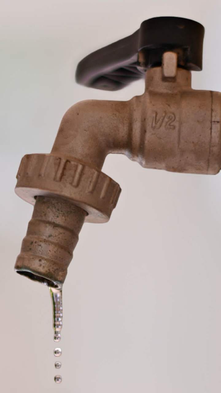 Jhansi: Taps dry due to tussle between two departments, villages thirsting for every drop of water