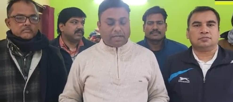 घटना की जानकारी देते अधिकारी