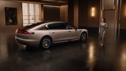 Huawei Maextro S800 at 100000 Dollars Beats Porsche, Mercedes and BMW in China’s Ultra-Luxury Car Market