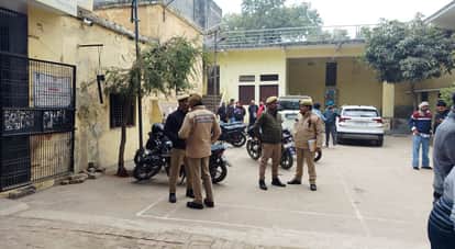 Auraiya Teacher beaten up inside school premises son of municipal chairman accused