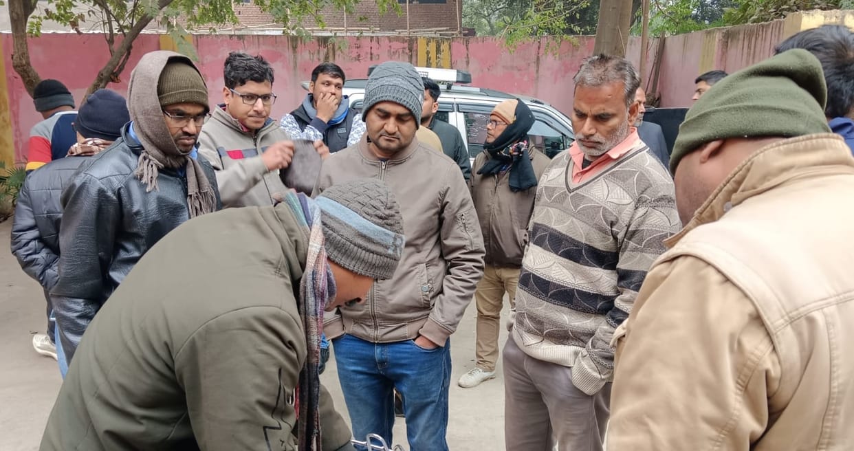 Kanpur The husband of a staff nurse at Hallett Hospital hanged himself His suicide note Hail Yogi Baba