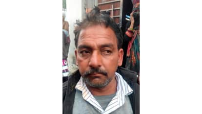 Lineman climbing pole gets electrocuted