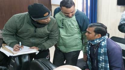 Bijnor: Accountant caught red-handed taking bribe of five thousand rupees