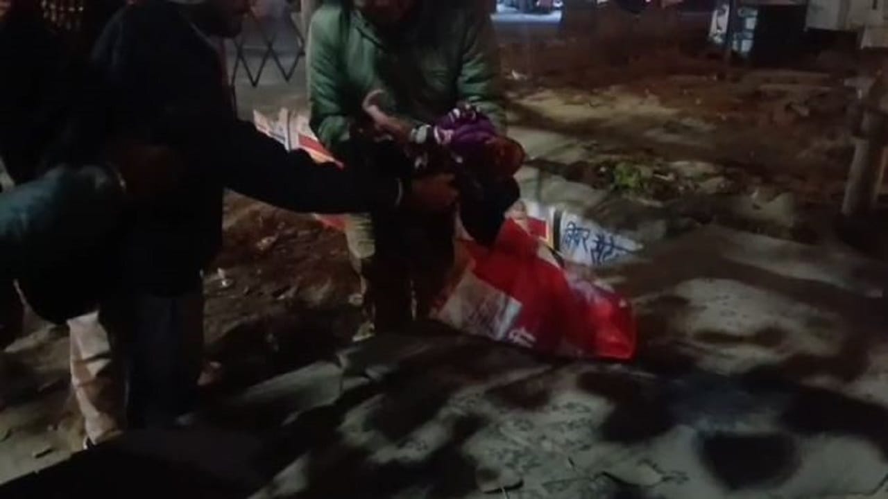 थैले में मिला था नवजात