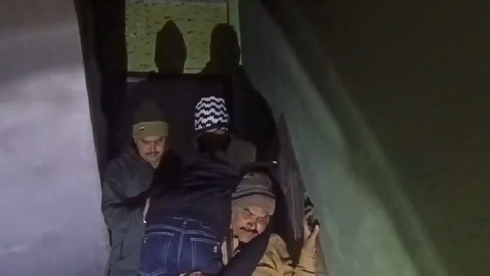 Major Fire Tragedy Averted at Agra Guest House 35 Tourists Rescued