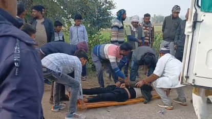 Hamirpur: Motorcycle collides with e-rickshaw, four injured, one referred to Kanpur