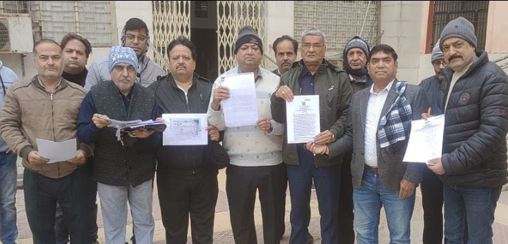 Traders Protest Against Rent Recovery Notices in Raja Mandi Market