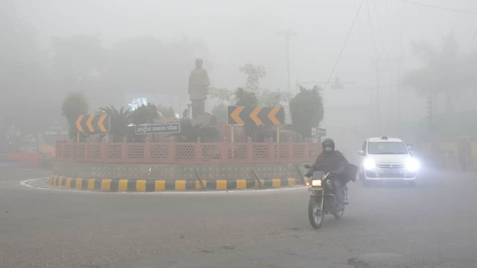 UP Weather: Moradabad was colder than Mussoorie, and fog slowed down traffic on the highway. See pictures